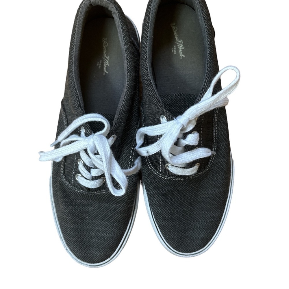 Universal‎ Threads sneakers size 8